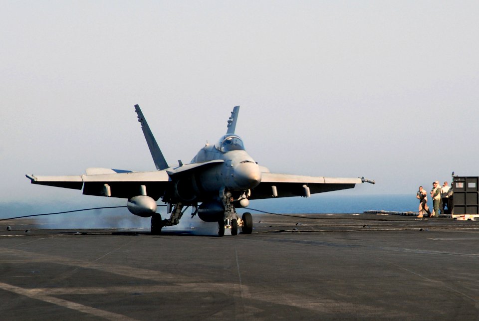 US Navy 070715-N-8119R-125 An F-A-18C Hornet, assigned to the Sunliners of Strike Fighter Squadron (VFA) 81, lands aboard nuclear-powered aircraft carrier USS Nimitz (CVN 68)