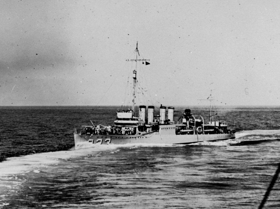 USS Chase (DD-323) underway at sea, circa in the mid-1920s (NH 85124)