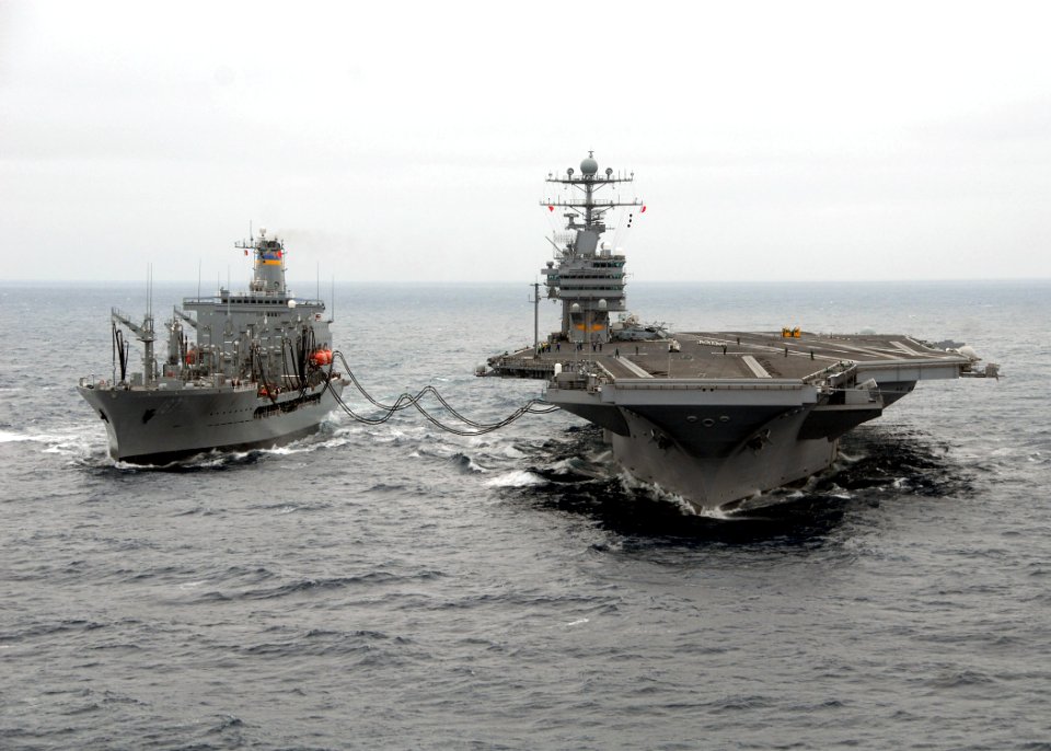 US Navy 070717-N-7981E-903 Nimitz-class aircraft carrier USS Abraham Lincoln (CVN 72) conducts a fueling at sea (FAS) with Military Sealift Command fleet replenishment oiler USNS Henry J. Kaiser (T-AO 187)