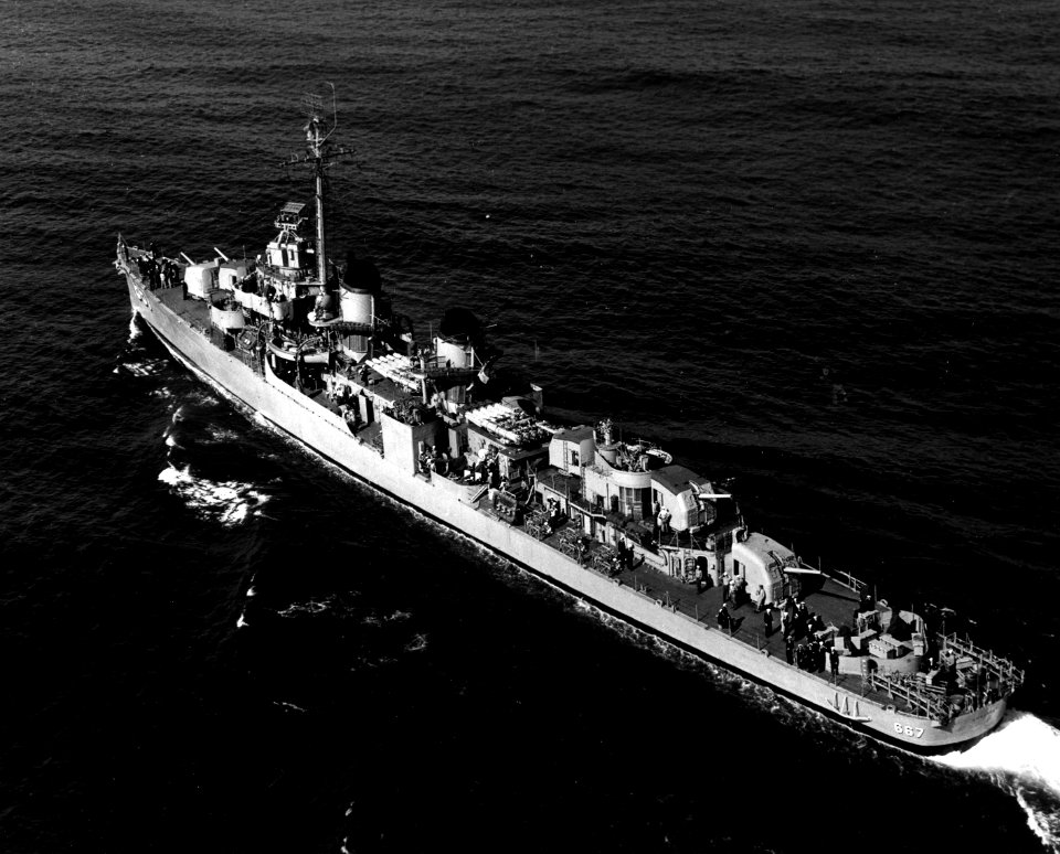 USS Chauncey (DD-667) underway, in the early 1950s (USN 1045421)