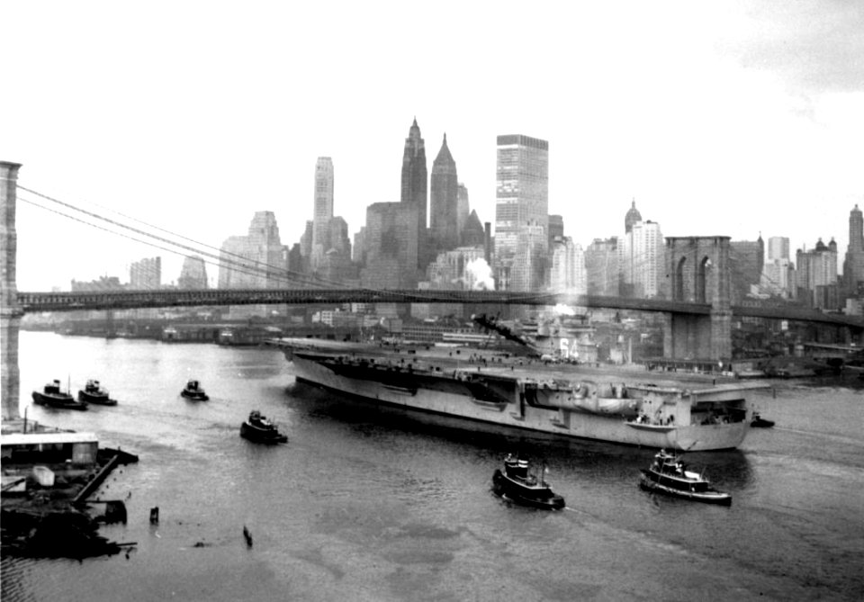 USS Cconstellation (CVA-64) passing under Brooklyn Bridge 1962