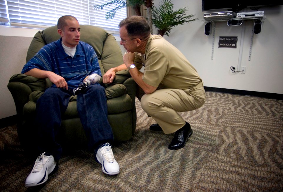 US Navy 070718-N-0696M-305 Chief of Naval Operations (CNO) Adm. Mike Mullen speaks with Lance Cpl. Brandon Mendez, from Santa Ana, Calif., during a visit to Naval Medical Hospital Balboa