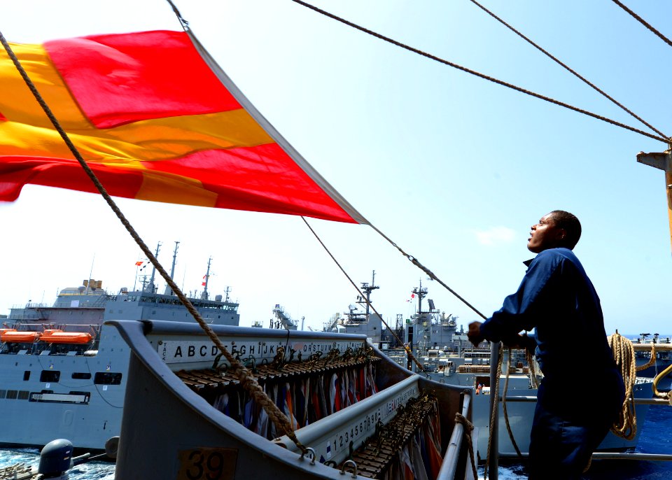 USS Carter Hall replenishes at sea. (8672085375)