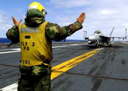 US Navy 070718-N-8132M-111 An aviation boatswain's mate directs an F-A-18F Super Hornet, attached to the Checkmates of Strike Fighter Squadron (VFA) 211, aboard nuclear-powered aircraft carrier USS Enterprise (CVN 65)