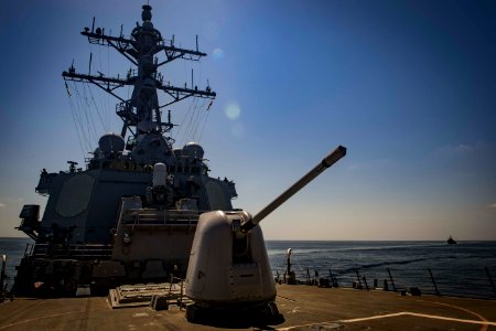 USS Carney Sails Alongside the Algerian frigate Rais Corso (43065036404)