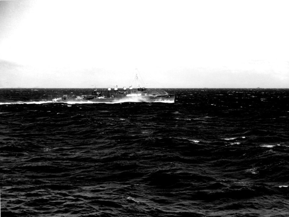 USS Chandler (DMS-9) underway off Pearl Harbor on 7 December 1941 (80-G-32544)