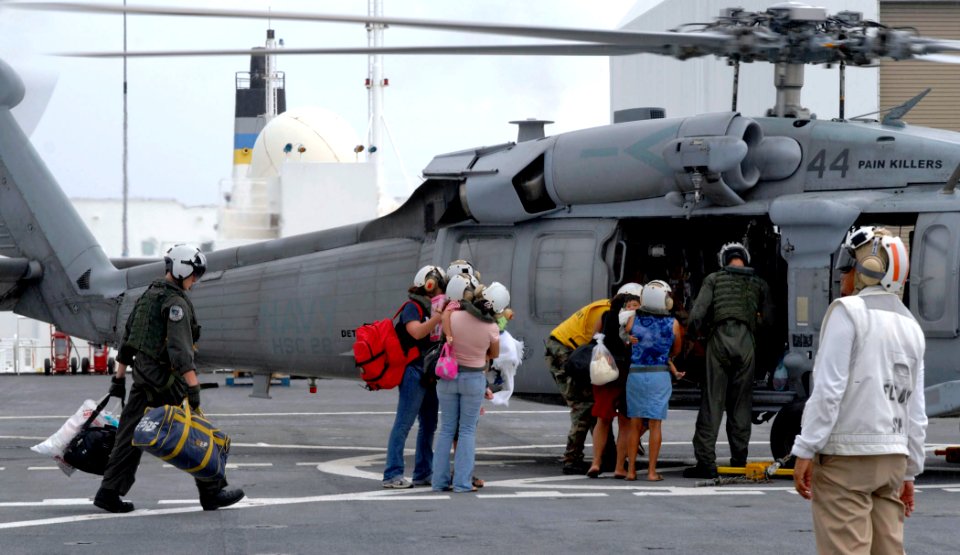 US Navy 070721-N-7088A-024 Aircrew personnel help patients board a helicopter attached to Helicopter Sea Combat Squadron 28 (HSC) en route to Corinto, Nicaragua, after receiving medical care aboard Military Sealift Command hosp