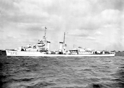 USS Cassin (DD-372) off the Philadelphia Navy Yard in 1937