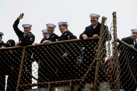 USS Carter Hall returns 131107-N-XK513-262