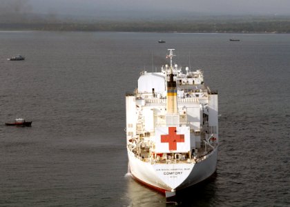 US Navy 070725-N-8704K-141 Military Sealift Command hospital ship USNS Comfort (T-AH 20) prepares to pull into Acajutla, El Salvador, for a scheduled port visit