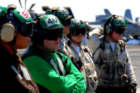 US Navy 070726-N-0455L-003 Sailors observing flight operations from the flight deck aboard Nimitz-class aircraft carrier USS Harry S. Truman (CVN 75)