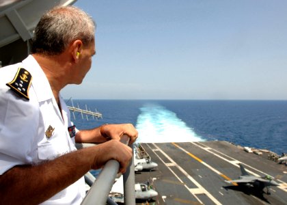 US Navy 070723-N-5928K-006 Chief of French Naval Staff, Amiral Oudot de Dainville, observes a French Rafale M combat aircraft from the French nuclear-powered aircraft carrier Charles de Gaulle