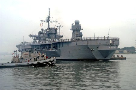 US Navy 070723-N-1883H-001 Large harbor tug USS Manistee (YTB 782) prepares to help guide amphibious command ship USS Blue Ridge (LCC 19) into port upon the ship's return to Commander, Fleet Activities Yokosuka