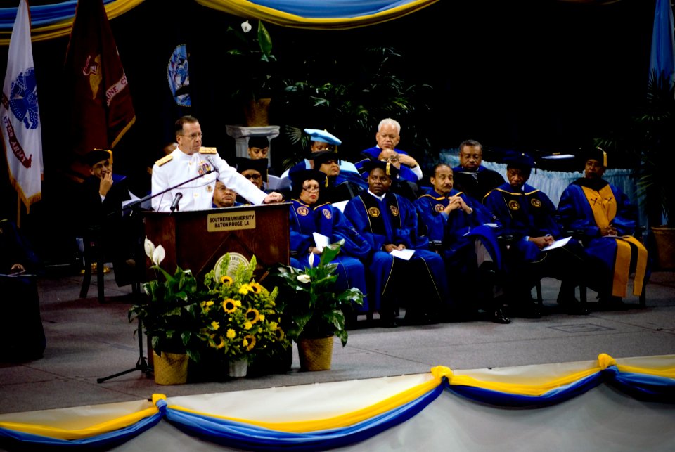 US Navy 070727-N-0696M-172 Chief of Naval Operations, (CNO) Adm. Mike Mullen gives the keynote address during commencement exercises at Southern University in Baton Rouge