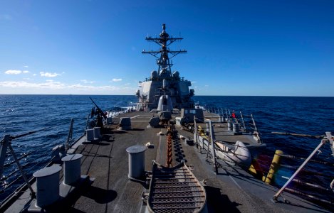 USS Carney underway (27072506519)