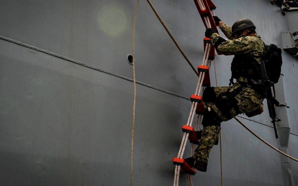 USS Carney Participates in Exercise Reliant Mermaid (44027177901)