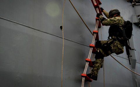 USS Carney Participates in Exercise Reliant Mermaid (44027177901)