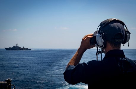 USS Carney Sails Alongside the Algerian frigate Rais Corso (41972844770)