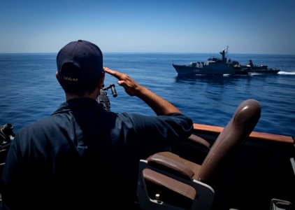 USS Carney Sails Alongside the Algerian frigate Rais Corso (43065039164)