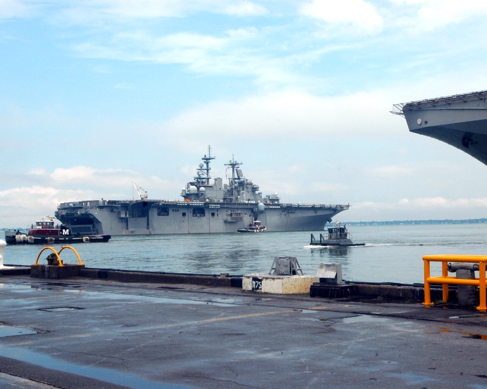 US Navy 070730-N-4014G-158 Amphibious assault ship USS Kearsarge (LHD 3) departs Naval Station Norfolk for a deployment with Kearsarge Expeditionary Strike Group