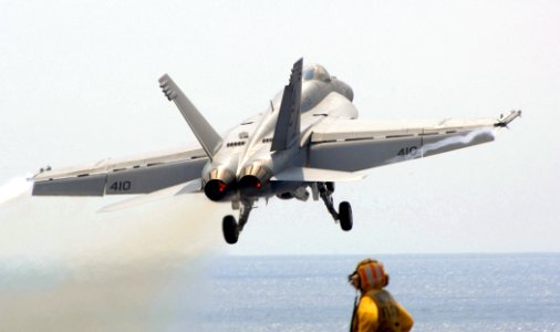 US Navy 070728-N-0455L-005 An aviation boatswain's mate watches as an F-A-18F Super hornet assigned to the Gunslingers of Strike Fighter Squadron (VFA) 105, launches from the waist of USS Harry S. Truman (CVN 75)