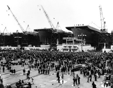USS Casablanca (ACV-55) about to be launched on 5 April 1943 (NH 75634)