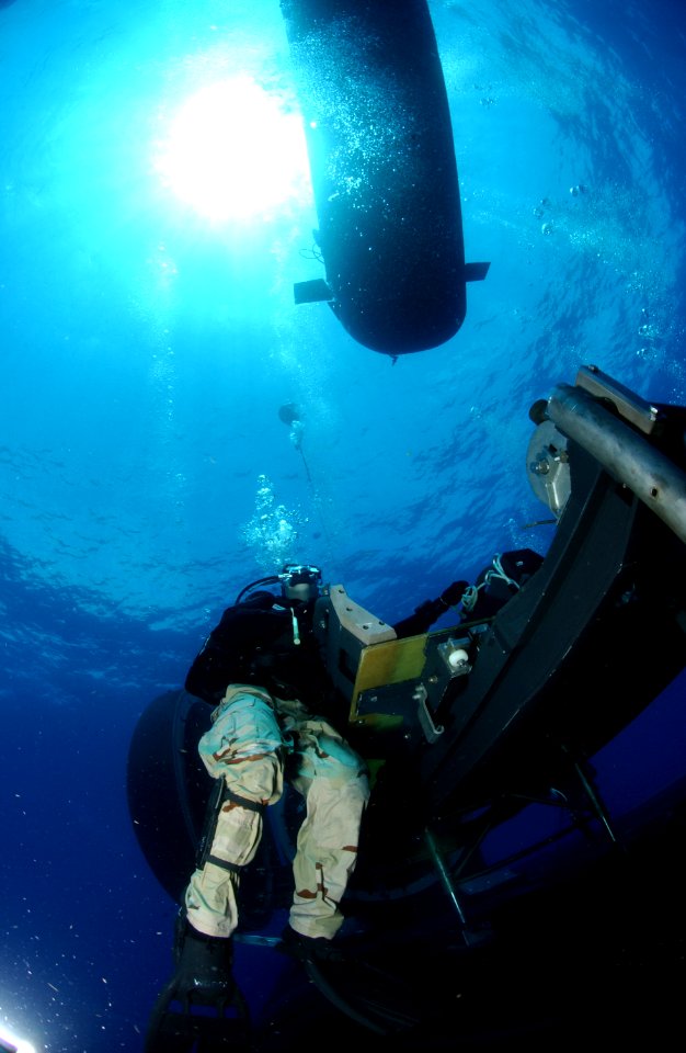 US Navy 070731-N-3093M-018 A Navy diver stands by to assist a special operator, both from SEAL Delivery Team (SDV) 2, with SDV operations with the nuclear-powered submarine USS Florida (SSGN 728) for material certification