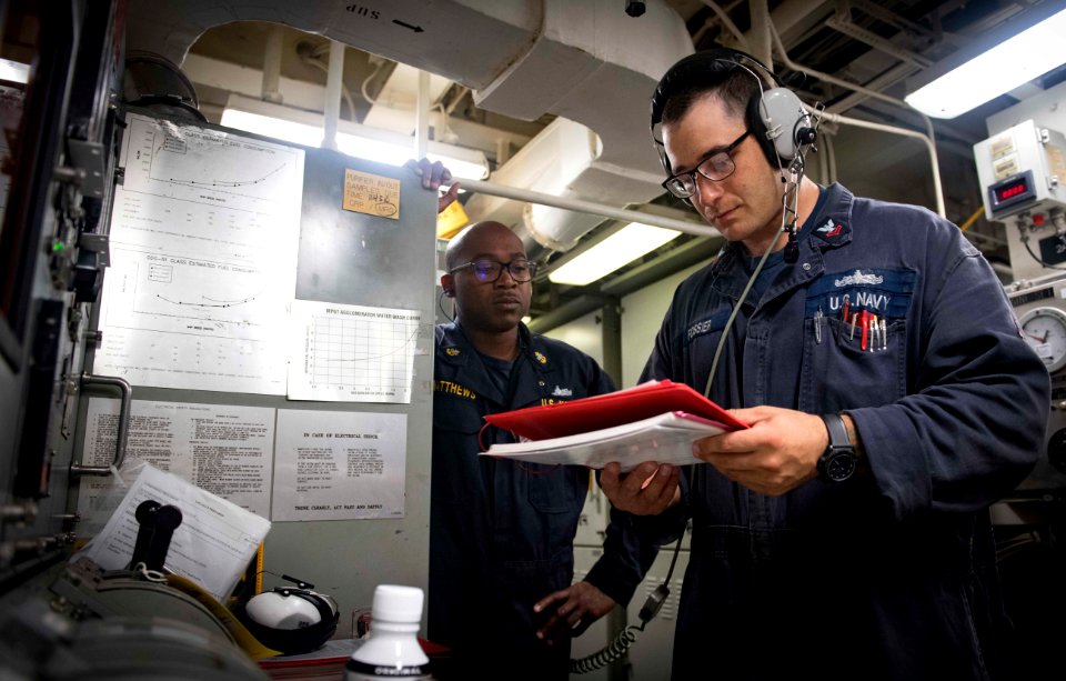 USS Carney Underway in Mediterranean Sea (43820501221)