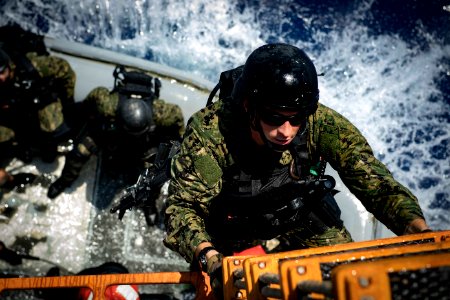 USS Carney Participates in Exercise Reliant Mermaid (42217795050)
