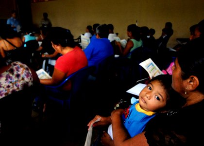 US Navy 070729-N-6278K-045 Community health care workers participate in a first-aid class taught by Project Hope volunteers and medical staff attached to Military Sealift Command hospital ship USNS Comfort (T-AH 20) at Casa Com photo