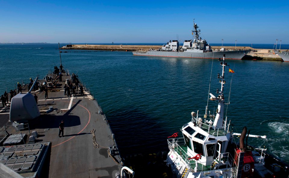 USS Carney Departs Rota Spain (43709082742)