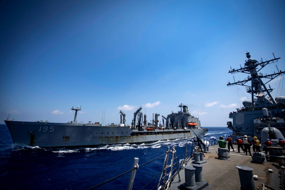 USS Carney Conducts Underway Replenishment (43103748325)