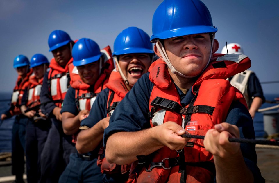 USS Carney Conducts Underway Replenishment (43038883885)