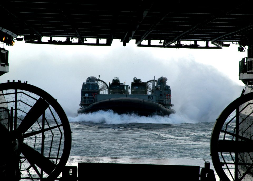 US Navy 070731-N-7955L-018 A Landing Craft, Air Cushion (LCAC) prepares to enter into the well deck of the amphibious assault ship USS Kearsarge (LHD 3)