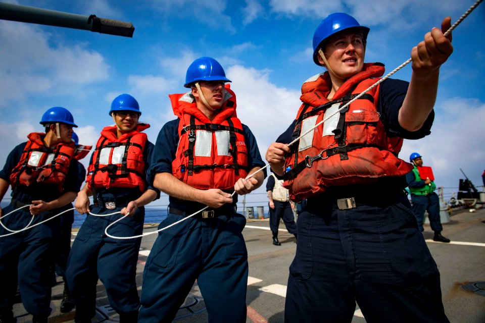 USS Carney Conducts Underway Replenishment (43944148941)