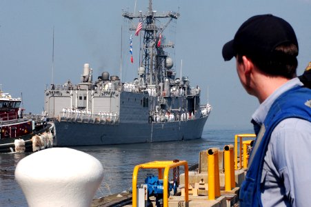 US Navy 070801-N-9134V-092 USS Carr (FFG 52) departs Naval Station Norfolk, as part of the Kearsarge Expeditionary Strike Group (ESG) for a scheduled deployment photo