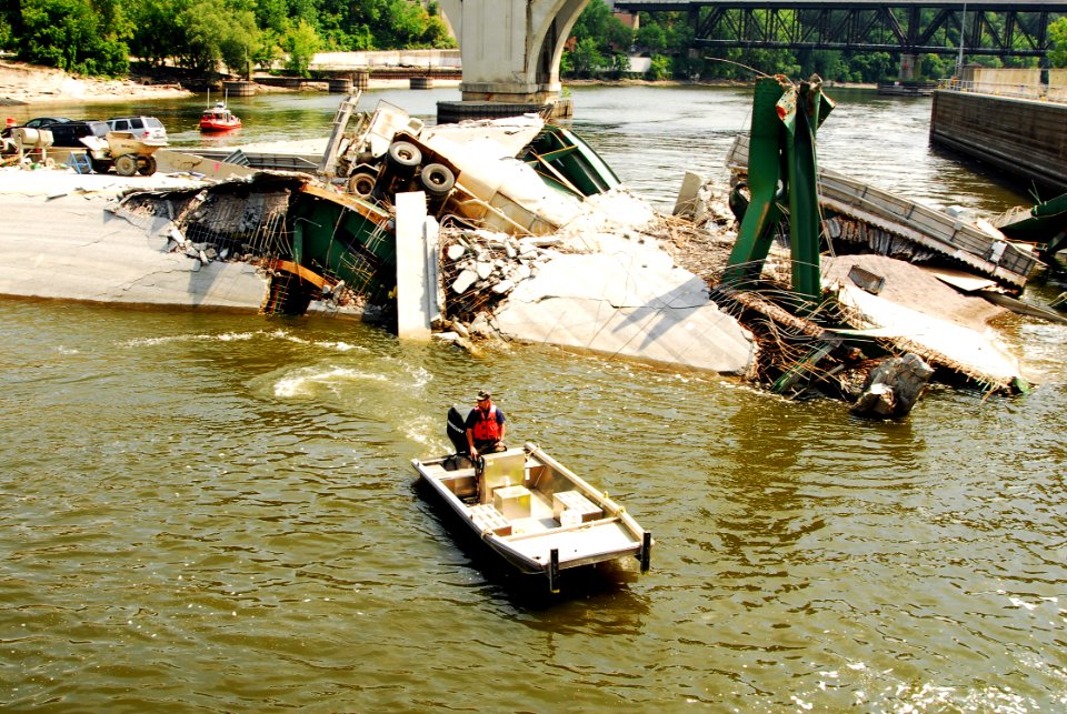US Navy 070807-N-4515N-168 Navy divers from Mobile Diving and Salvage Unit (MDSU) 2 from Naval Amphibious Base Little Creek, Va., survey and assess the wreckage of the I-35 Bridge