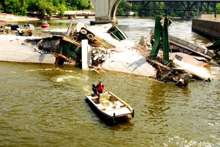 US Navy 070807-N-4515N-168 Navy divers from Mobile Diving and Salvage Unit (MDSU) 2 from Naval Amphibious Base Little Creek, Va., survey and assess the wreckage of the I-35 Bridge