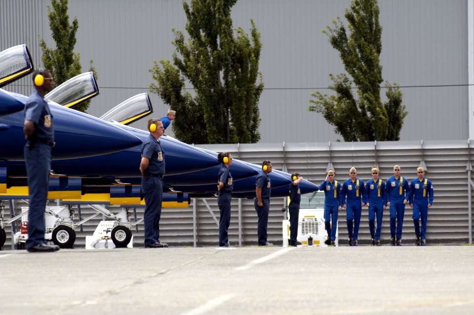 US Navy 070803-N-3390M-001 Pilots assigned to the U.S. Navy flight demonstration team, the