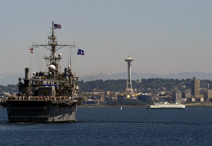 US Navy 070801-N-3390M-002 The amphibious transport docks ship USS Cleveland (LPD 7) transits through Puget Sound during Seattle Seafair 2007