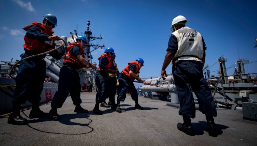USS Carney Conducts Underway Replenishment (43103741485)