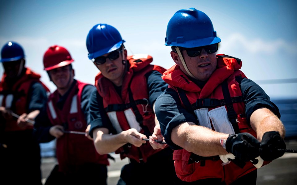 USS Carney Conducts Underway Replenishment (43103741055)