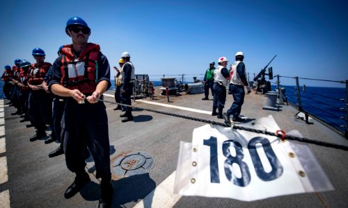 USS Carney Conducts Underway Replenishment (43103746465)