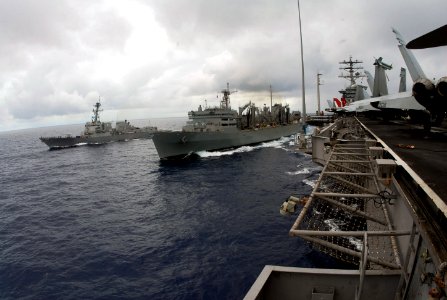 US Navy 070804-N-9760Z-021 The nuclear-powered aircraft carrier USS Nimitz (CVN 68), Military Sealift Command fast combat support ship USNS Rainier (T-AOE 7), and guided-missile destroyer USS Chafee (DDG 90) conduct a replenish