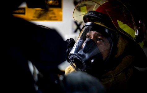 USS Carney Conducts General Quarters Drill (42916723605)