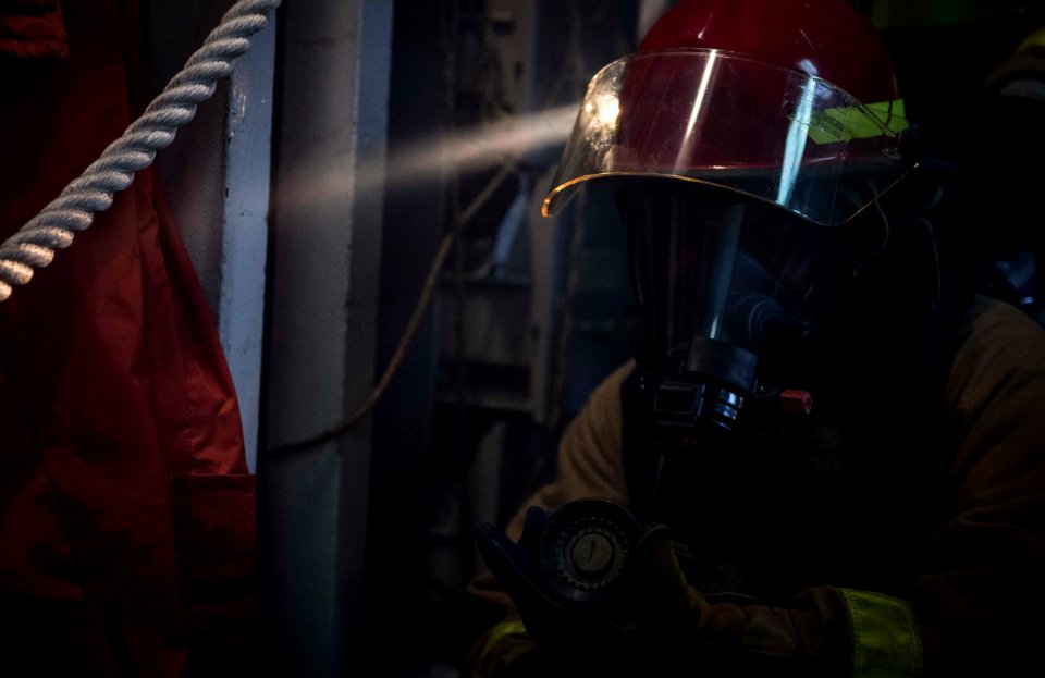 USS Carney Conducts General Quarters Drill (42916716865)