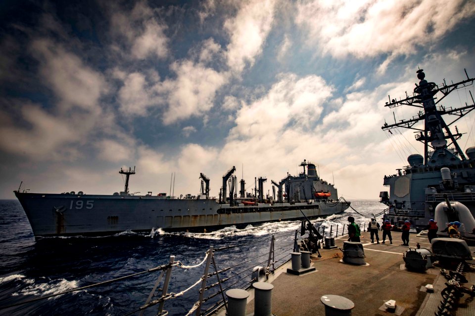 USS Carney Conducts Underway Replenishment (30075239608)