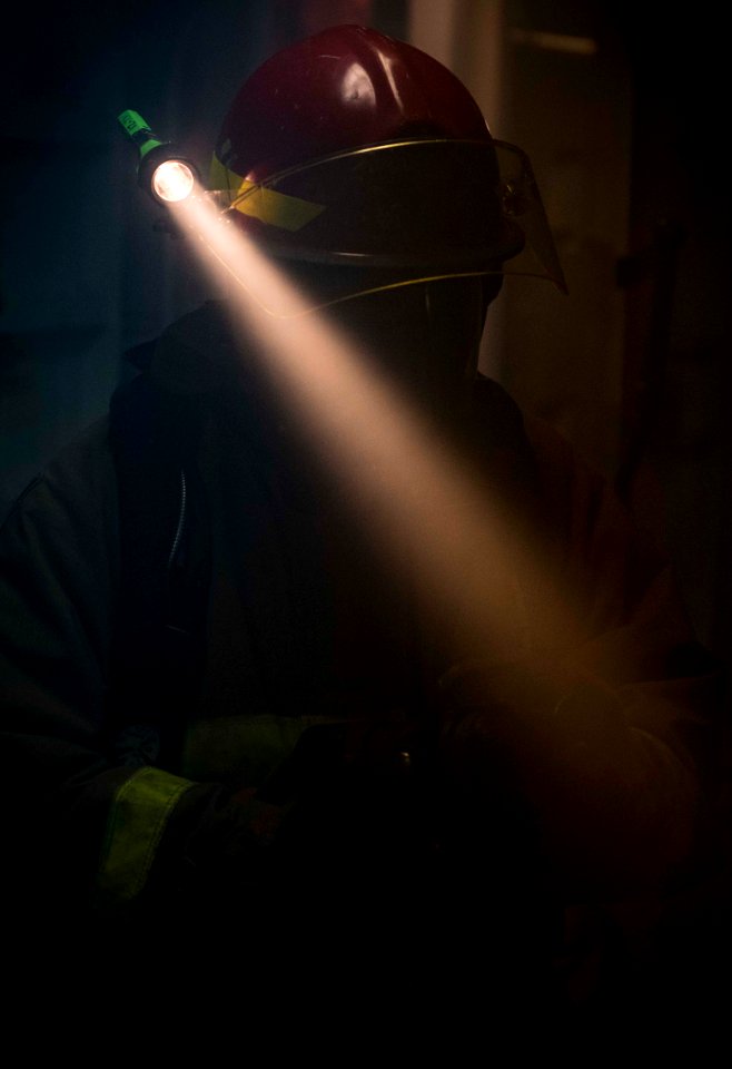 USS Carney Conducts General Quarters Drill (42916731165)