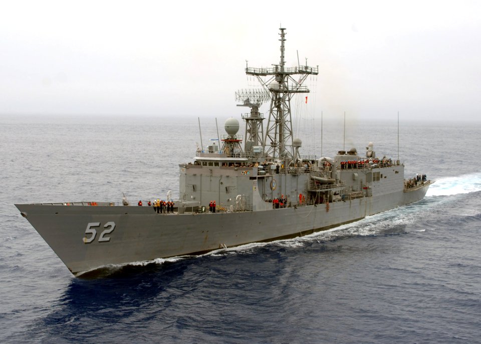 US Navy 070808-N-0841E-499 The guided missile frigate USS Carr (FFG 52) prepares to come along side the amphibious assault ship USS Kearsarge (LHD 3) during a refueling at sea (RAS)