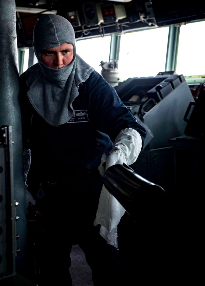 USS Carney Conducts General Quarters Drill (42916725475)
